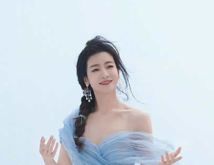 你们发现了没？
李晟能在浪姐6上翻红
不是因为小燕子，也不是因为她初舞台的表