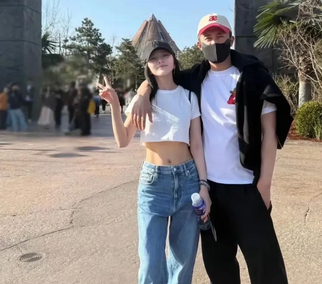 杜淳妻子，冲上热搜！
4月1日，演员杜淳的妻子王灿突然冲上了热搜，不过这一次，不