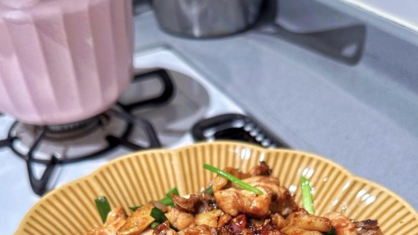 干煎鸡：不加水的美味密码，外焦里嫩的终极诱惑