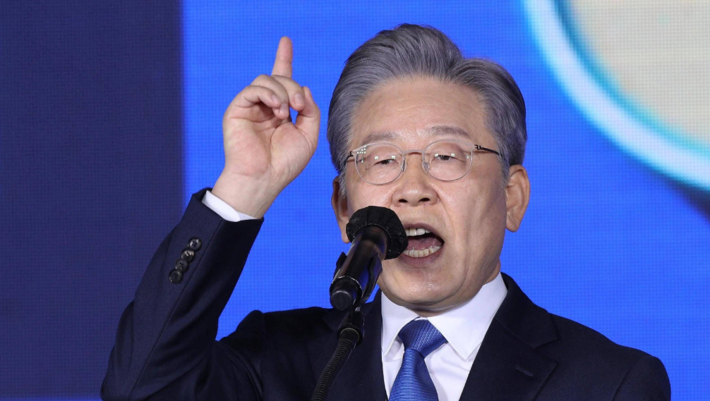 韩国总统李在明摊上大麻烦了！

韩国总统李在明今天在全世界的关注下表演了一场自取
