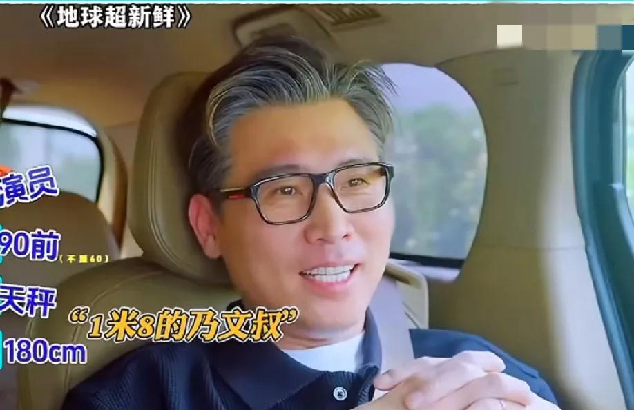 李乃文不愧是新晋综艺大咖，那玩起梗来就没有不好笑的，节目上李乃文需要学习陈星旭的