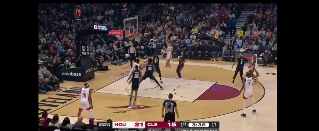 细数谢泼德几个进攻回合：
1、挡拆后往里突破直接抛投取分
2、利用申京牵制和掩护