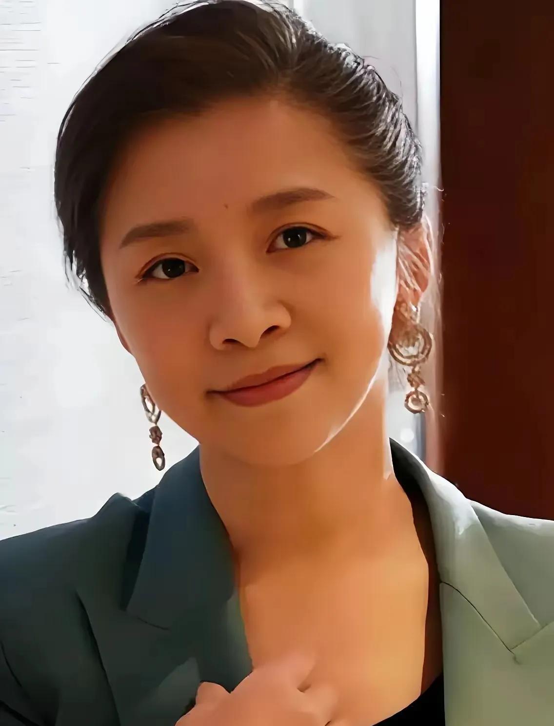 关于演员迟蓬我有一个预感，
等《生万物》的热度一过她也就不红了，
不是她演技倒退