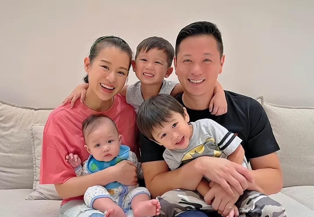 这才是，今天娱乐圈最大的瓜。
3月18日，46岁的胡杏儿，结婚10年，给夫家生下