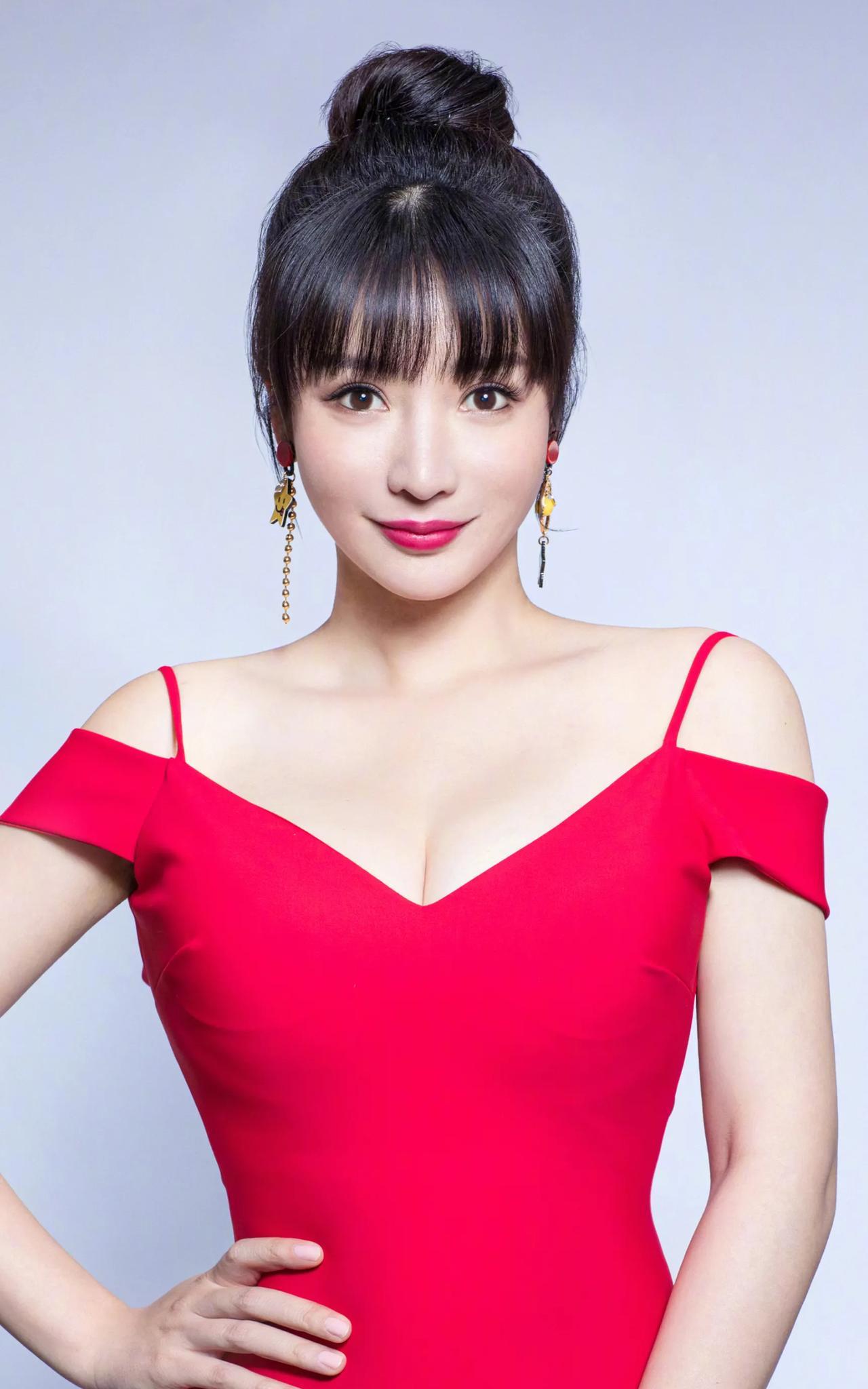 4岁的柳岩直言，没结婚生子是这辈子最大遗憾。年轻时一头猛扎事业堆，满脑子都是搞钱