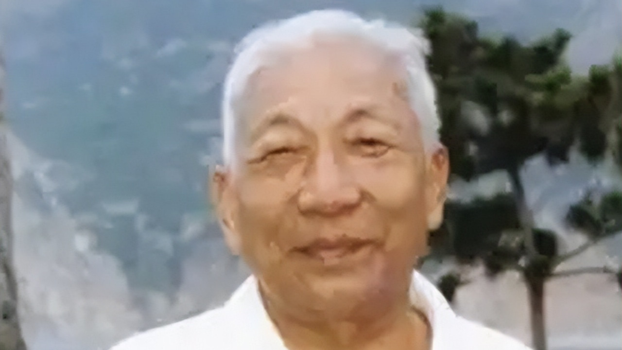 他曾担任上海市副市长，主持修建了虹桥机场，后来儿子官至副国级