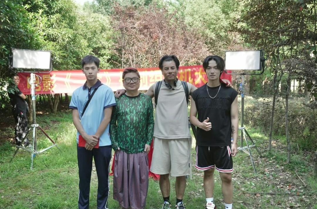 一个有意思的话题：
演员为什么要签经纪公司呢？
你籍籍无名、怀揣梦想的俊男靓女，