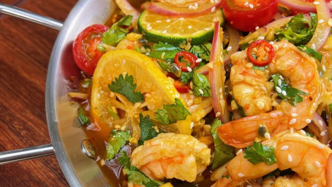 没胃口？这道柠檬虾让你食欲大增！唤醒味蕾的美味佳肴！