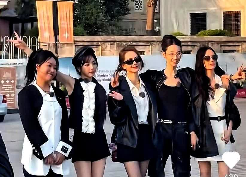 在土耳其偶遇李雪琴录综艺

看了她和四个美女明星的同框，有点明白人家为啥能在