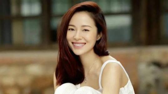 暴瘦亮相，眼神却变了！江一燕坦承已离婚，事业家庭难兼顾