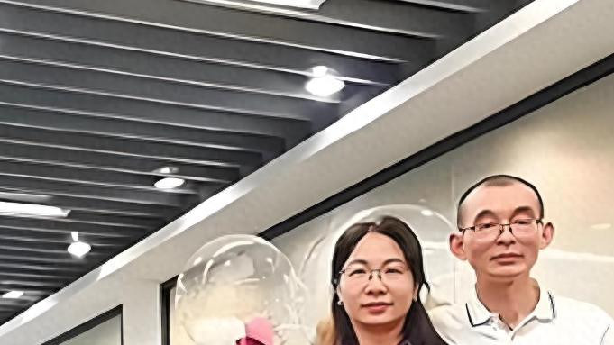 塌方了！谢浩南连夜回家补照片，品牌方紧急撤资，老谢的财路断了