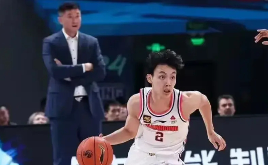 请问44分痛宰辽宁，19分轻取新疆。如果不是裁判作梗山西队也兵败大原自家老巢，这