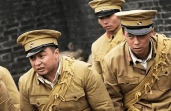 1942年，地下党员赵兴兰被捕。一个伪军给他送饭时，突然敲了敲碗底，还说要救他出