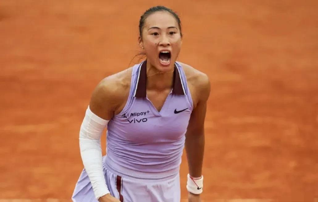 郑钦文是继李娜之后，第二位闯入法网女单八强的中国选手。
法网女单1/8决赛，中国