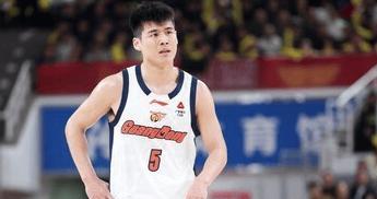 广东男篮现在也有徐杰依赖症了，有没有他完全是两支球队，毕竟胡明轩现在除了神经刀，