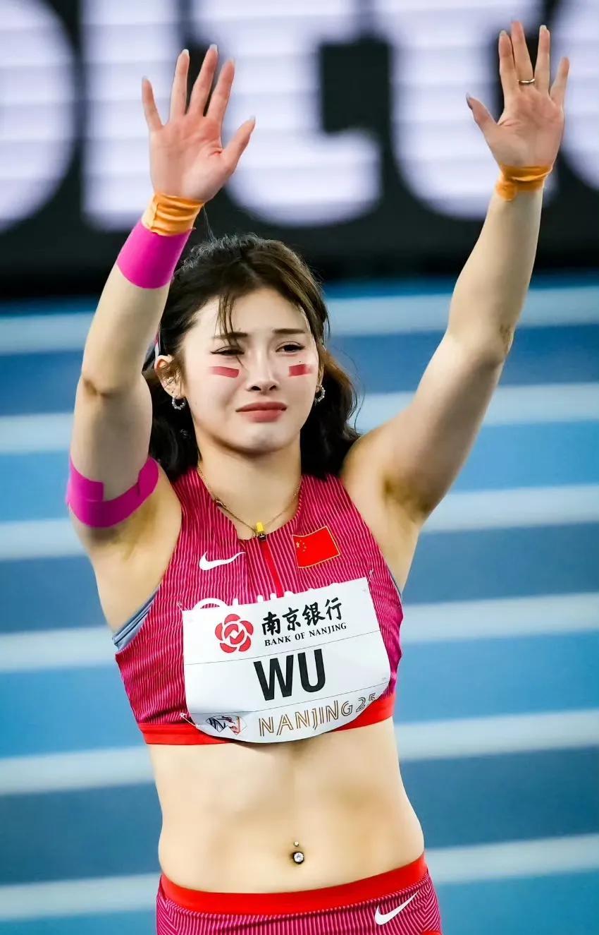 吴艳妮一哭这，天使落泪！
她是真正的战斗天使，打破了尘封11年之久的全国历史记录