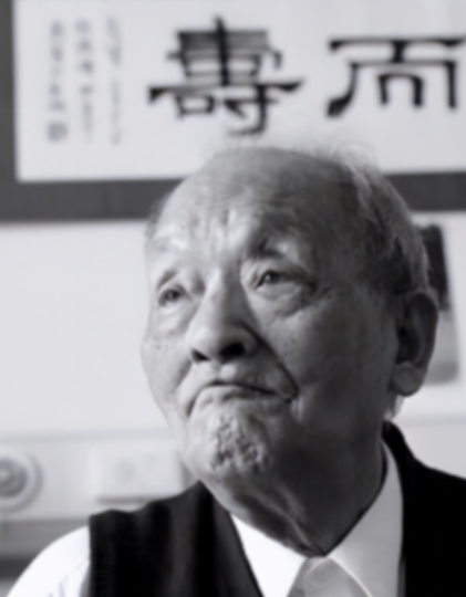 1957年，毛主席视察武汉，得知王盛荣只是建筑局里的一个副处长时，勃然大怒，当即