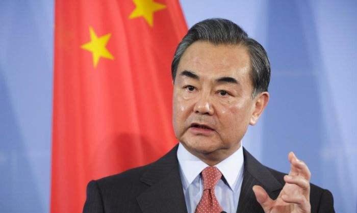 新加坡联合早报今日报道：“中国外交部长王毅同土耳其外长费丹通电话时说，和平需要实