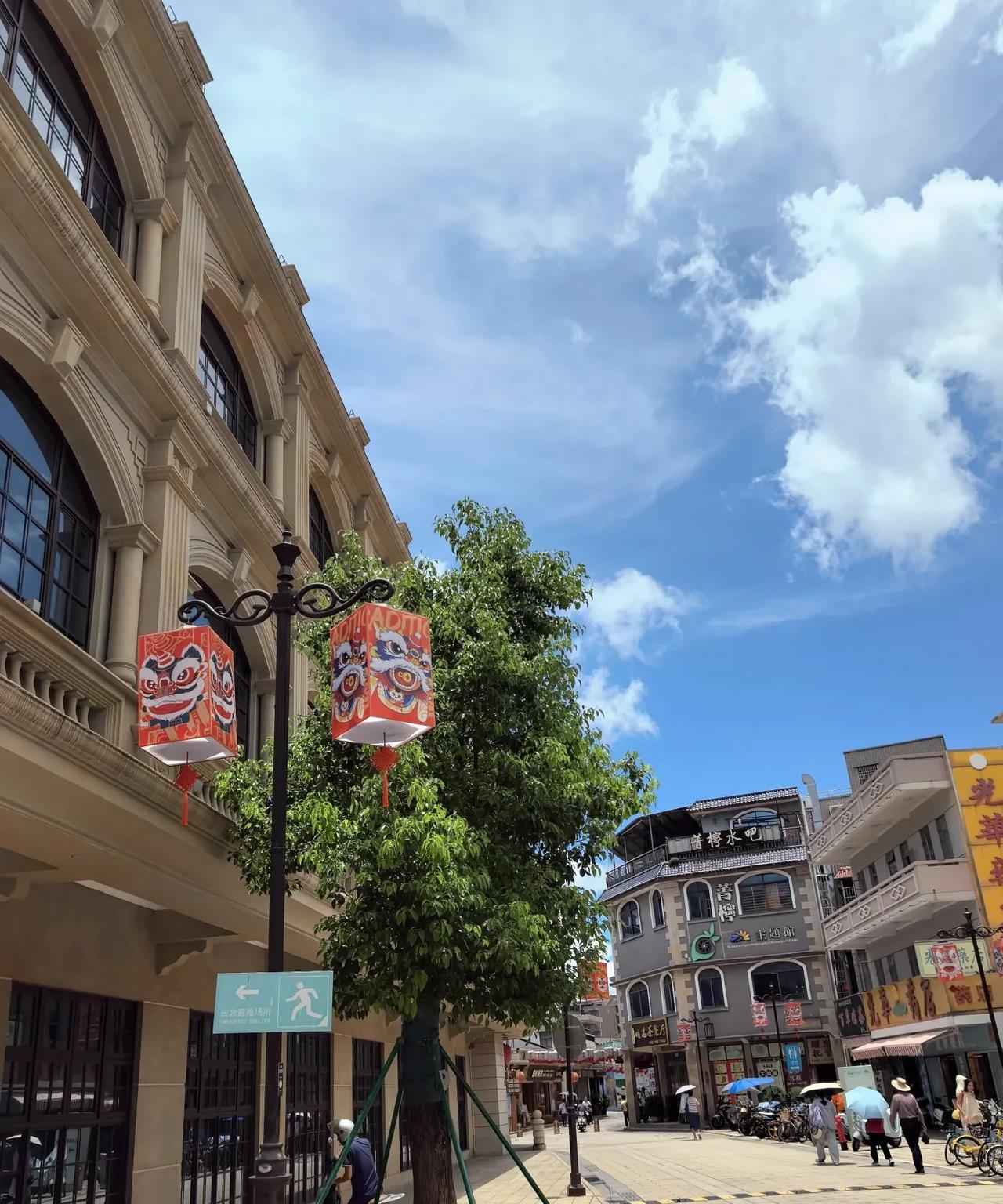 #分享今日美景#戳这里，一起领红包>
生活如空谷回音，你向它歌唱，它便报以