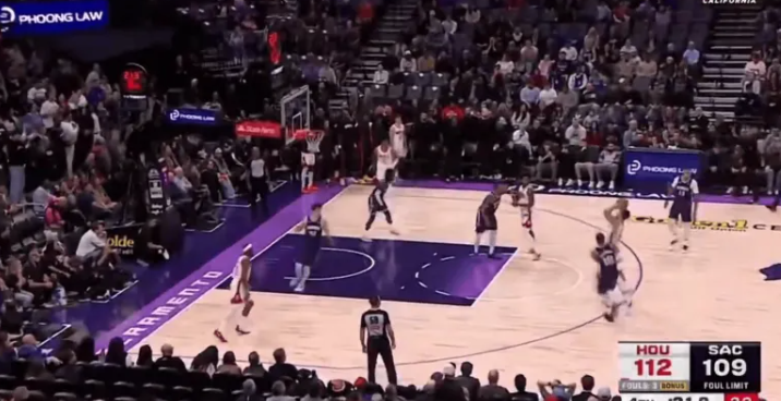 NBA常规赛，火箭经历加时赛以124-125不敌国王。
第四节比赛关键时刻，阿尔