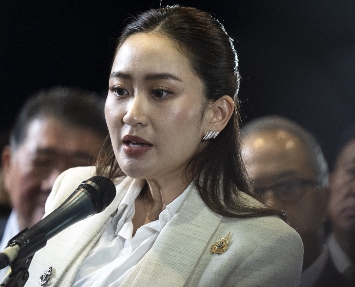泰国总理被法院停职，他信家族与军方再次斗成一团，中国外交部说了一句很有深意的话！