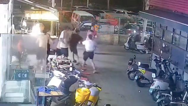 关于河南主场与成都蓉城的比赛场外，还有一件正能量但是却有点黑色幽默的事情
在比赛