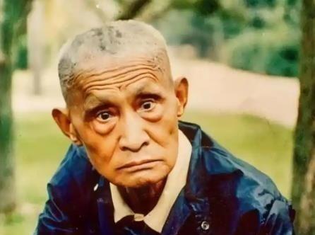1930年，武术家万籁声在上海与德国拳击家克利比武，克利对万籁声说：“这瘦猴能接