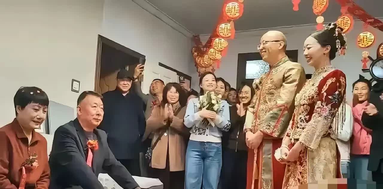 老丈人脸色不好看，这事儿真不怪他。估计是女婿做了啥事，让他心里不舒服。这就好比你