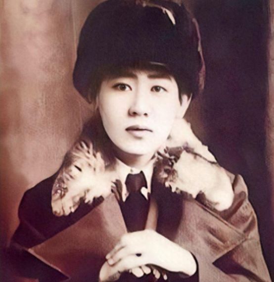 1945年，川岛芳子落入了军统的手里，但不管军统的人怎么折磨她，她都面不改色。直