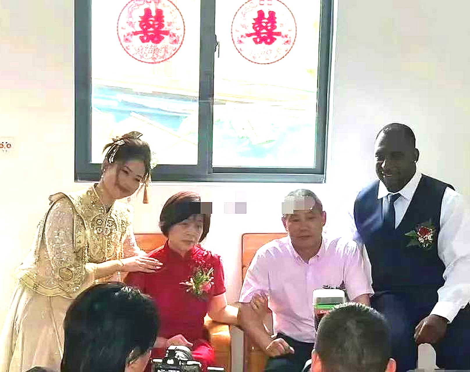 祖坟终于冒黑烟了，就不能开心点吗？