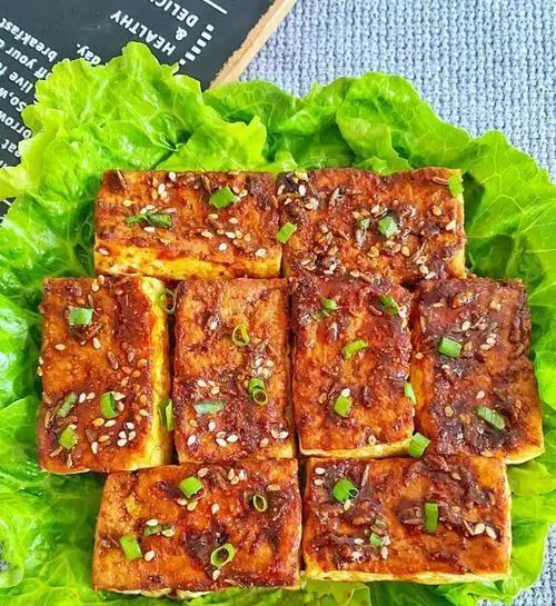 贵州省黔东南州十大美食
一、凯里烤豆腐
二、三穗血浆鸭
三、丹寨爆炒斗鸡
四、下