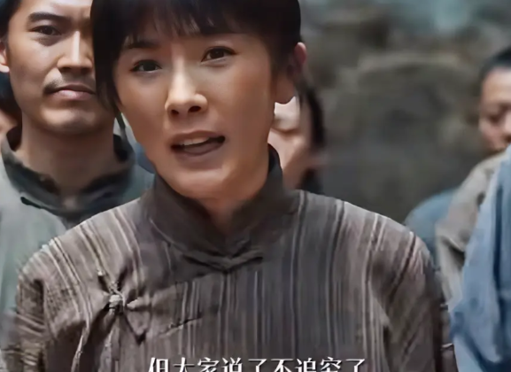 《生万物》太离谱了！封四勾结马匪，致使那么多村民丧生，那些村民的家属怎么可能会善
