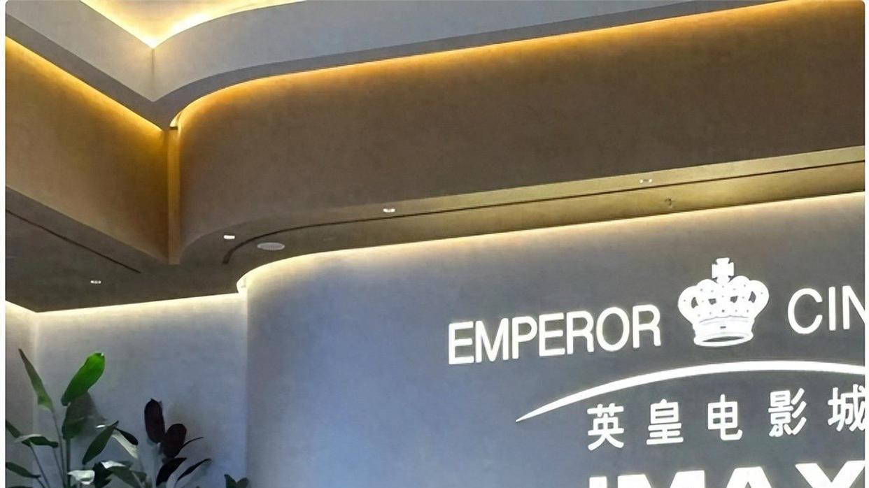 北京这晚，被“挤到站一边”的成龙，让人看到了娱乐圈的人情冷暖