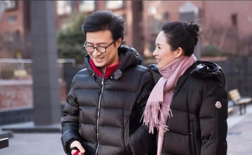 2009年，Vivi花5000万买了一套豪宅送给章子怡。俩人都准备结婚了，章子怡