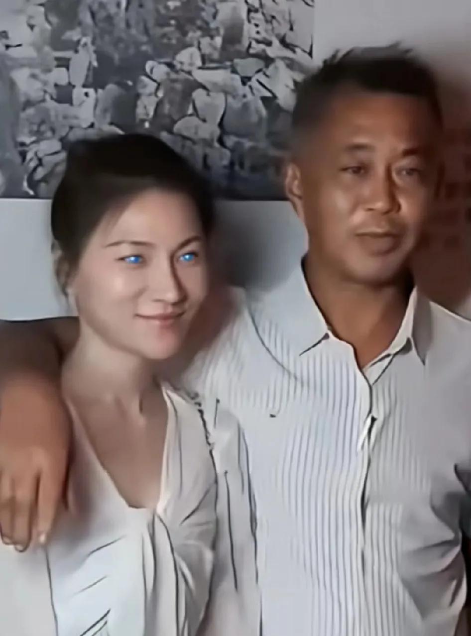 女人眼睛放蓝光不是妖便是怪！不知道为什么，拍出来泛着蓝光
苦太多了，希望他尝一点