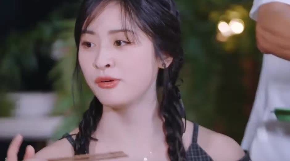 独立的女生，沈月独自定居厦门，房子很接地气，激动朋友快当妈妈
沈月在《妈妈女儿