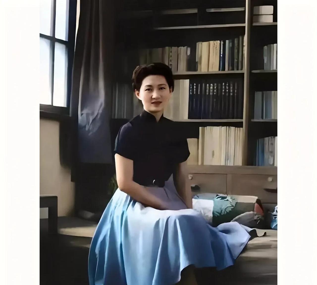 这张照片实在太珍贵了，这才是张学良老婆赵四小姐的真实貌相，并非某演员饰演的，而是