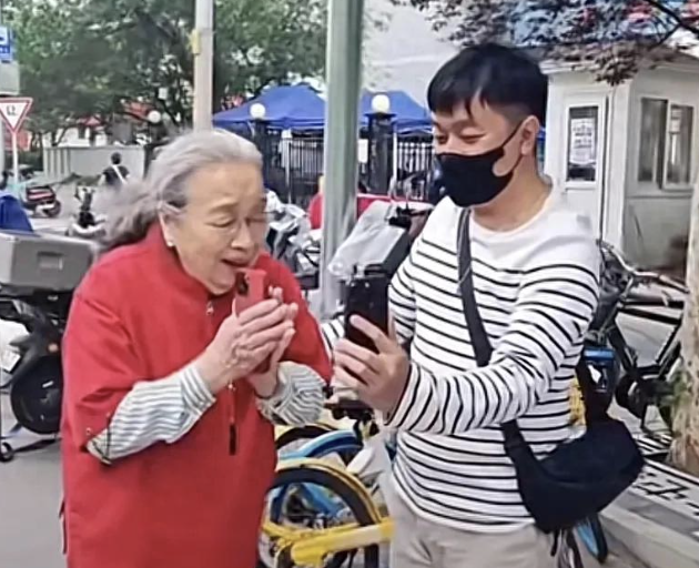 于晓光端午前夕探望李明启，跨代友情超暖心