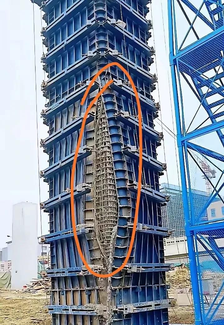 不懂就问 ，
这立柱浇灌出现了涨模 ，
应该是施工不当所致，
后续不会有质量问题