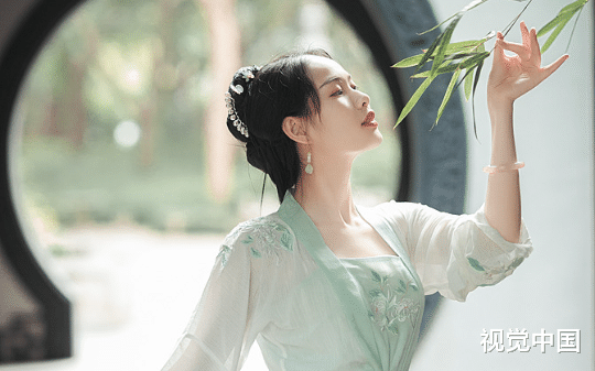 未婚夫与我定下亲事，却迟迟不娶我过门，他在背后说我和他成婚是阴谋，我决然退婚，他却后悔了