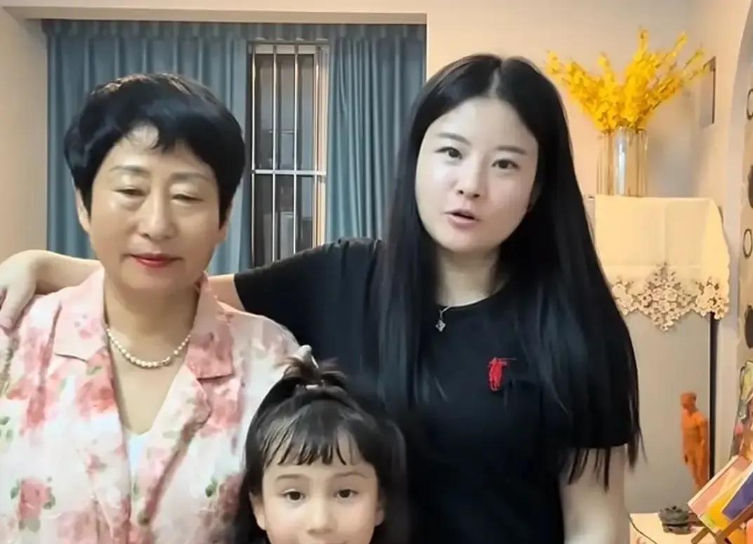 30岁的小雪
给所有远嫁外地的女孩提了个醒
有没有和我一样，蹲小雪更新蹲到快把手