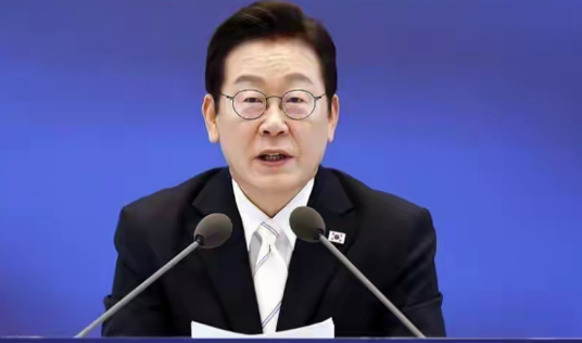 李在明严查反华游行，绝非真心亲华，实为美韩谈判破裂后的无奈转向！特朗普关税大棒与