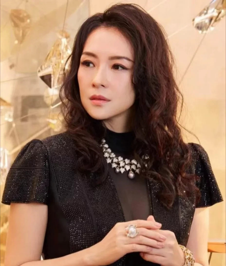 章子怡感情之路令人唏嘘











天哪！一代女神章子怡竟然落到如此田