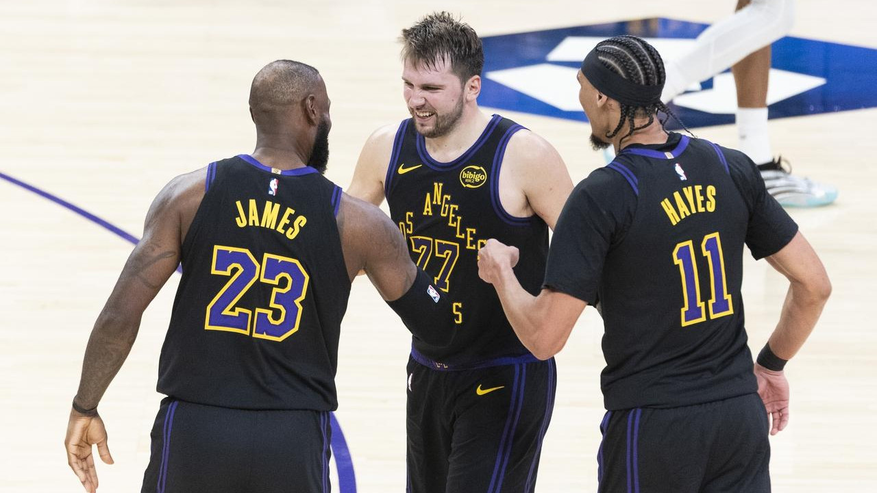 杨毅：先退一步，是詹姆斯的大智慧