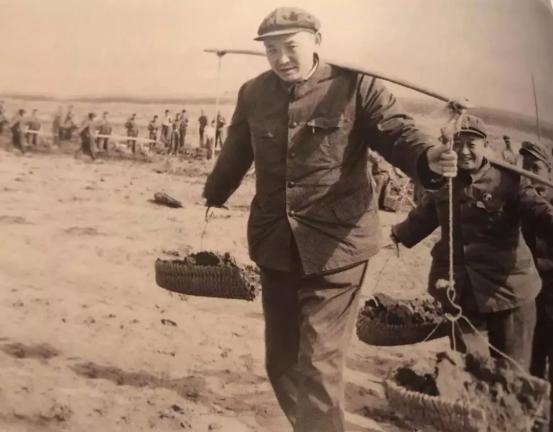 1951年，140师参谋长黎原因为打仗太厉害，资历却不够，军长为了提拔他，接连调