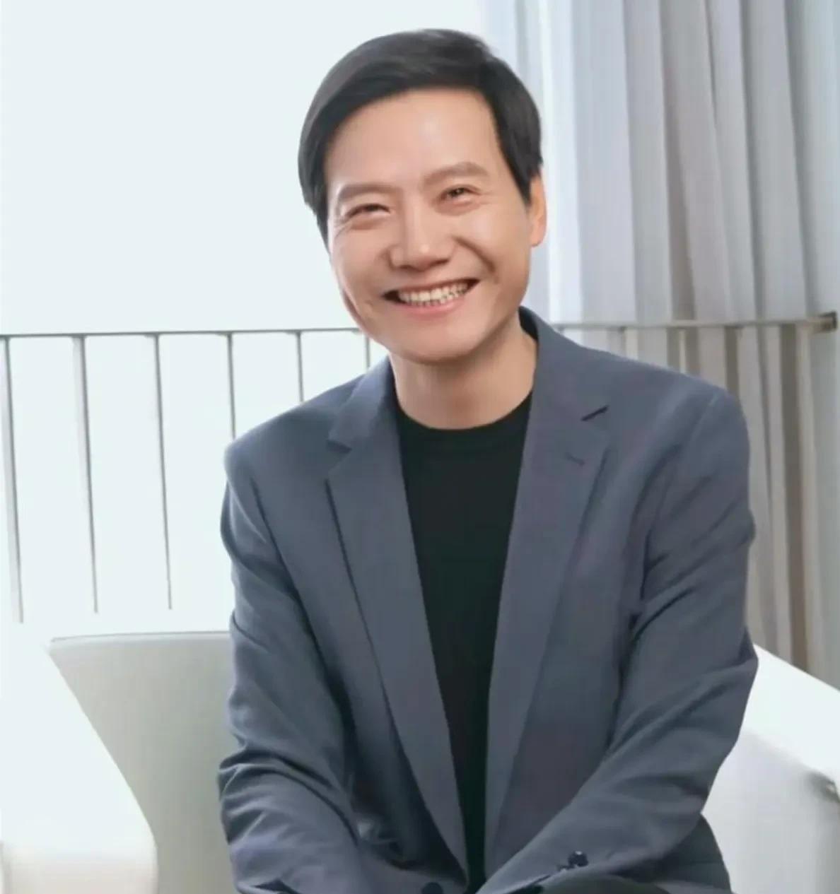 有没有发现，最近雷军低调了很多…
微博发的少了，抖音干脆都停更了，上一条抖音还是