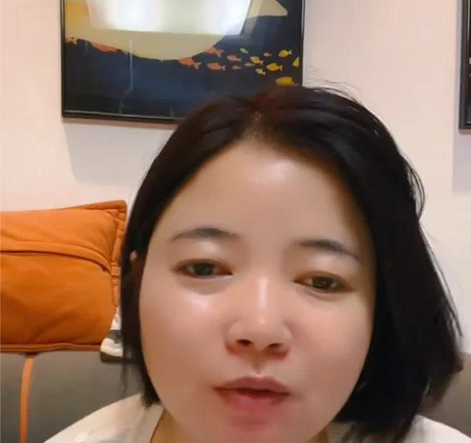 堂嫂今晚说，根本没有52！
老杨，今晚霸气回应：
左眼站岗右眼放哨说没有52