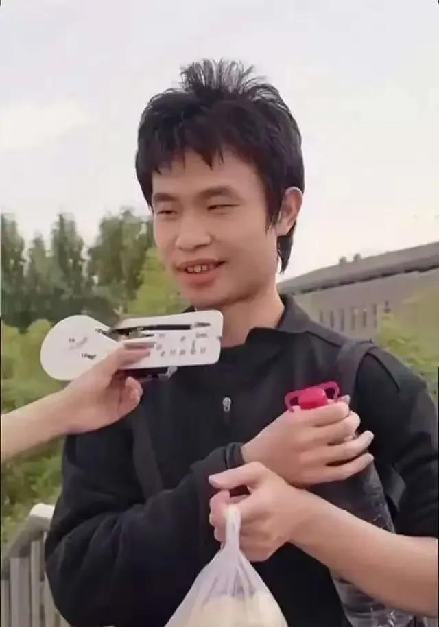 要说现在数学圈的“顶流”，非北大韦神莫属！听说他在北大年薪能拿到60万，但日子过