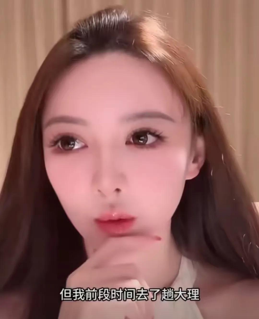 叶珂退网是微退，时隔八个月叶珂复播，话题女王终于回归。全网都在问叶珂生了没，她对