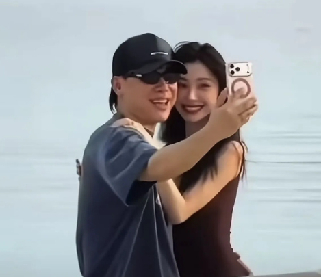 当年爽子爆出和胡彦斌恋爱的时候,当时就觉得爽子眼光蛮好,结果她粉丝一直说胡彦斌丑